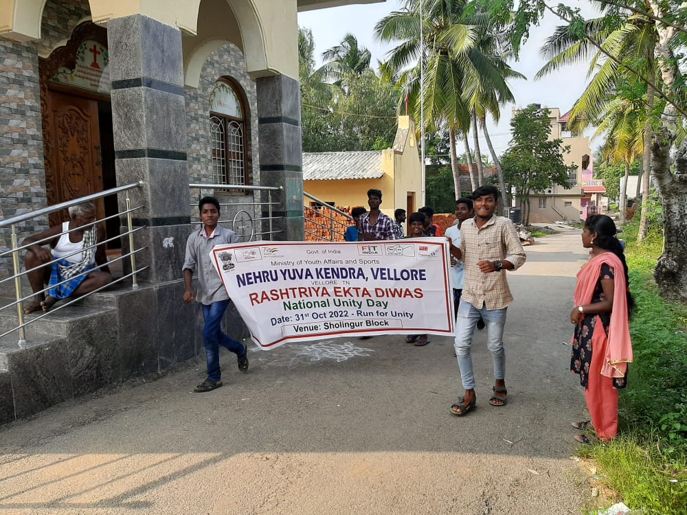 MYBharatVellore's tweet photo. #UnityRun2022 pledge taken and Run by the volunteer & Youth club members of Sholingur Block Nyks vellore
#RunForUnity
#UnityRunwithNyks
#AmritMahotsav
#NationalUnityDay
@ianuragthakur @NYKSTamilnadu
@YASMinistry
@sanjayjavin
@NITKM2021
@Nyksindia
@NyksProgramme
@nykssouthzone https://t.co/i1sKFpaE4U