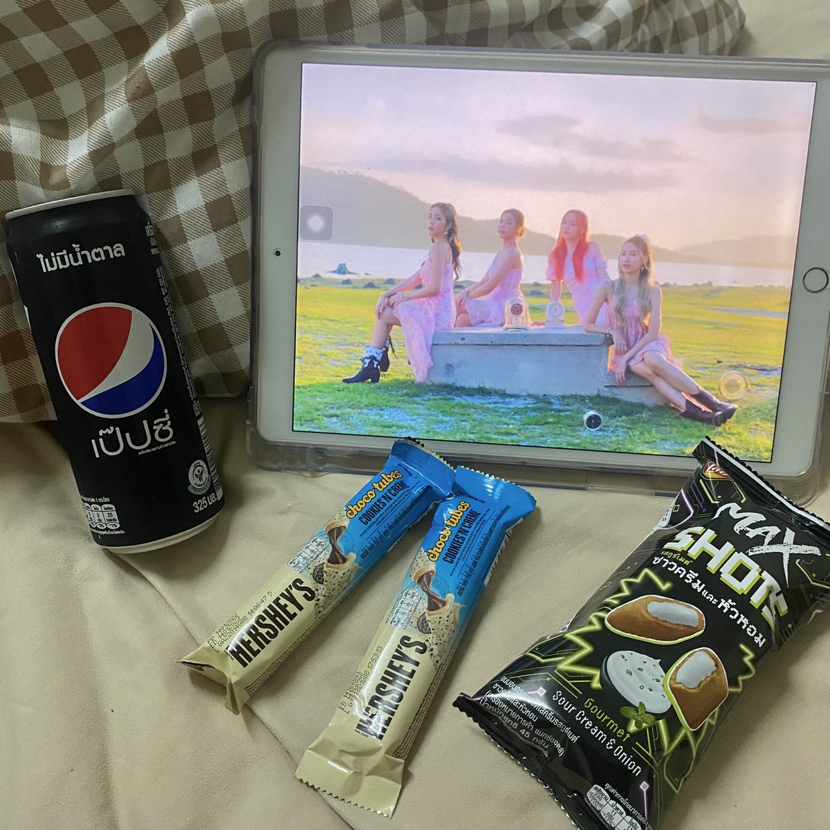 tttulips_'s tweet photo. ✨🥨#PRETZELLE🥨✨
เข้าทางเลย อาโหร่ยยย~😋
🧅#MAXSHOTS
🍫#HersheysChocoTubes #อร่อยครันช์เกินต้าน
🥤#ไม่อยู่ไปซ่า https://t.co/icRMIlaSMf