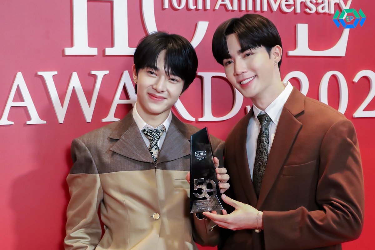 epnewsonline's tweet image. ซี-นุนิว ควงคู่รับรางวัลแห่งปี HOWE THE BEST COUPLE AWARD ในงาน ฉลองครบรอบ 10 ปีนิตยสาร HOWE

#HOWEAWARDS2022xDMD
#HOWEAWARDS2022
#ZeeNunew #ZeePruk #NuNew
#ซีนุนิว #ซนซน #Zunshine #NanaNu