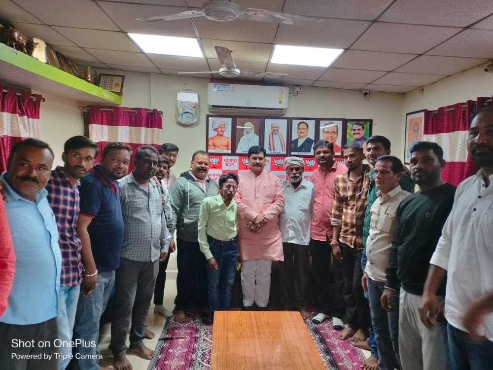 बैतूल से लोकप्रिय सांसद मा० श्री दुर्गादास उइके ( <a href="/DdUikey/">Durgadas Uikey 🇮🇳</a> ) जी से उनके बैतूल निवास पर भेंट कर दीपावली की शुभकामनाएं दी।
