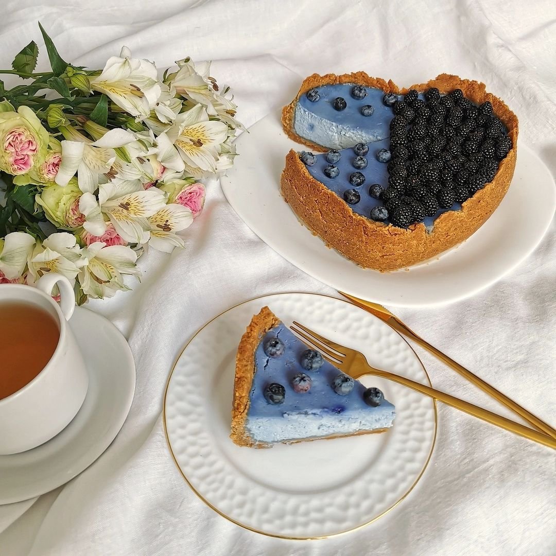 Heart shaped berry pie by lizamoiss