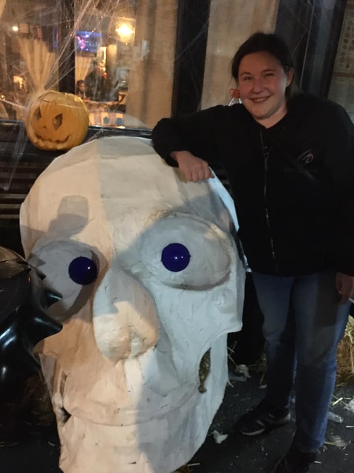 CazDigital1's tweet photo. 🎃 Happy Halloween 🎃

I hope you had a scary weekend celebrating this awesome holiday 👻

A few years ago I spent it in Bran, Transylvania. It was an experience I will never forget 🥳💀👻🎃 https://t.co/WLBu9GIrwr