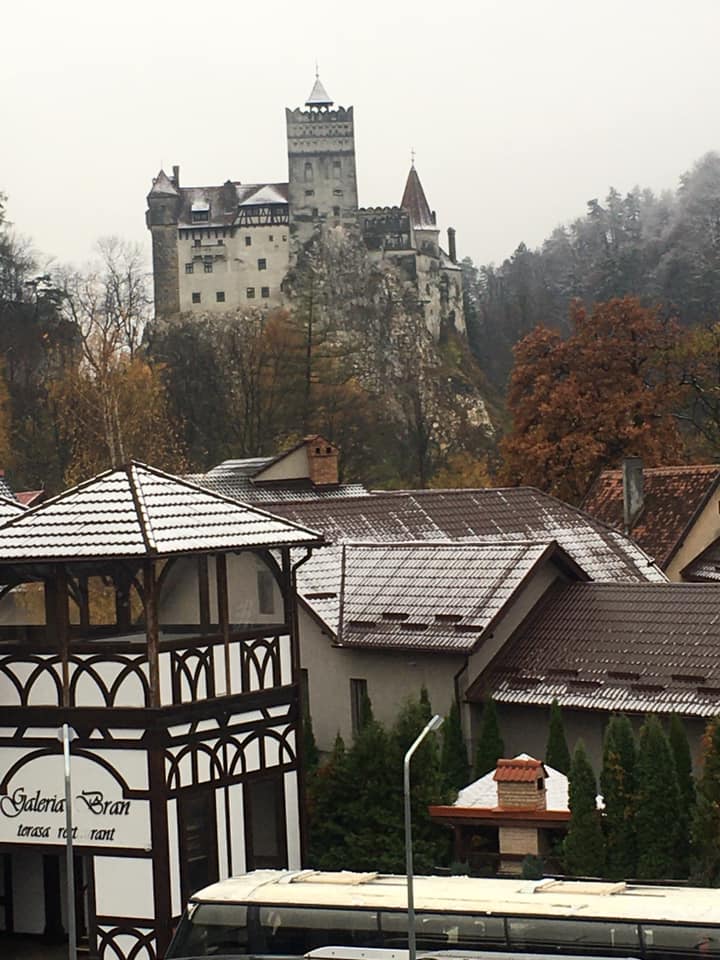 CazDigital1's tweet photo. 🎃 Happy Halloween 🎃

I hope you had a scary weekend celebrating this awesome holiday 👻

A few years ago I spent it in Bran, Transylvania. It was an experience I will never forget 🥳💀👻🎃 https://t.co/WLBu9GIrwr