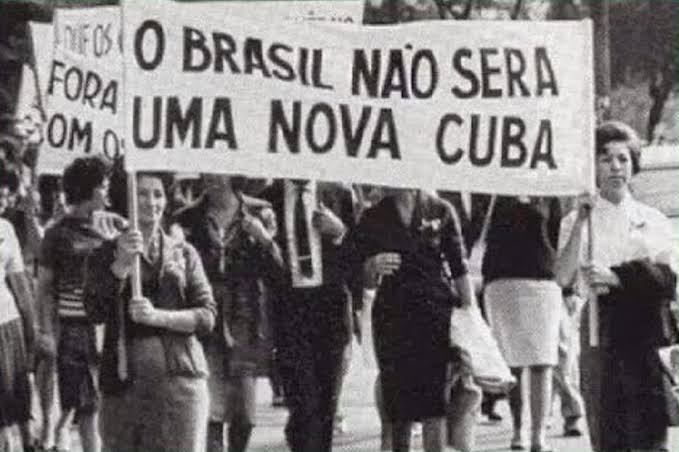 jibisu's tweet photo. Os discursos sempre se repetem, galera dita politizada na verdade só são massa de manobra midiática. Sim amiguinho patriota, vc só faz parte de um controle maior. https://t.co/tWSP9NN2Vl