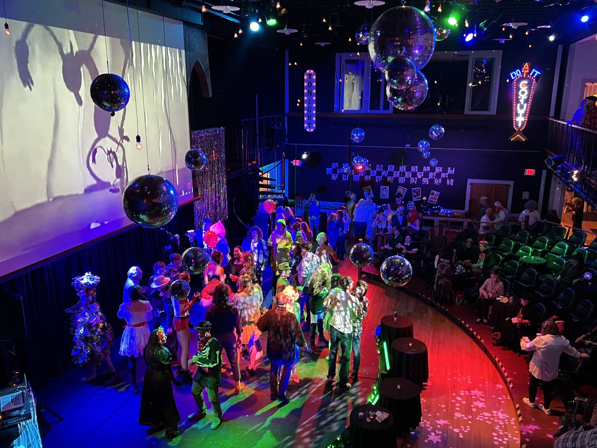 JasonKolnos's tweet image. Happy Halloween!👻🎃 We had a blast at the Art and Souls Masquerade Ball @CotuitArts over the weekend. #SchittsCreek