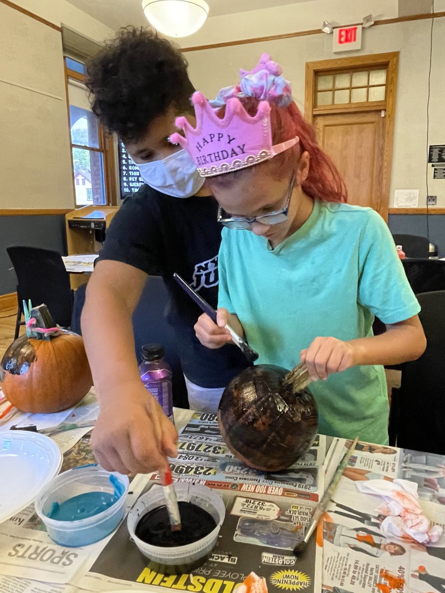 Thank you to Samascott Orchards for donating the pumpkins that we decorated during our Pumpkin Painting program last week! We had a 𝘨𝘰𝘶𝘳𝘥𝘨𝘦𝘰𝘶𝘴 time! 😉🎃