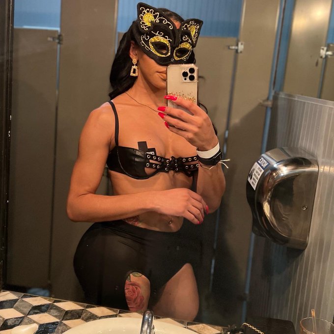Happy Halloween https://t.co/2Zygd7aDXR<a href="/tag/feet"class="tags"><span>#feet</span></a><a href="/tag/ass"class="tags"><span>#ass</span></a><a href="/tag/worship"class="tags"><span>#worship</span></a><a href="/tag/dick"class="tags"><span>#dick</span></a><a href="/tag/ts"class="tags"><span>#ts</span></a>