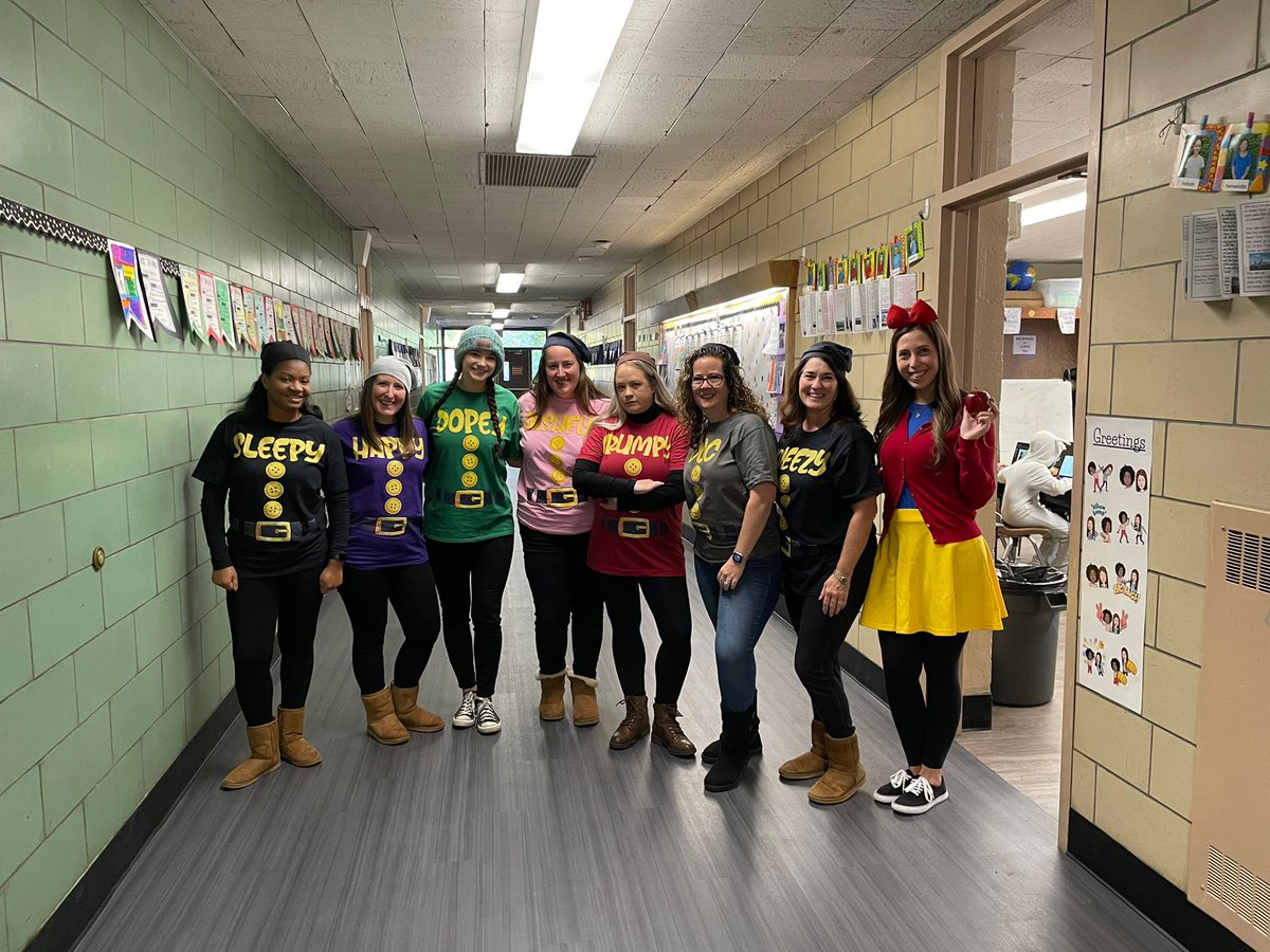 Whistling While We Work! Happy Halloween!!! <a href="/KellyWilcha/">Kelly Wilcha</a> @MsSousa5 <a href="/Dvandodge/">Danielle Dodge</a> <a href="/ShemeikaCharles/">SheMeika Charles</a> <a href="/MrsRicchiuti/">Cathy Ricchiuti</a> <a href="/vs13simeone/">Susan Simeone</a> #happeningathowell