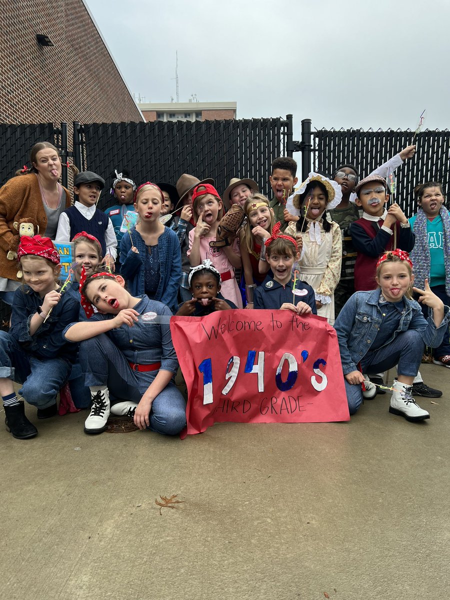 TummonsLSEArts's tweet photo. Third grade is repping the 1940βs and weβre ready for a great day of Fall Festival fun! @LSEArts #LSEFallFest πππ§‘ https://t.co/Q9ugRfxnTU