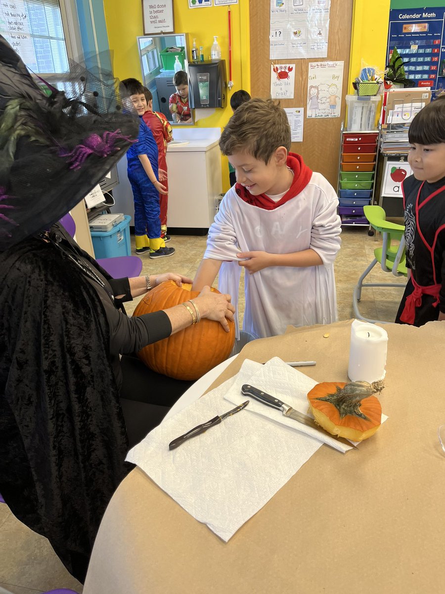 Pumpkin carving during speech push in today! Oh what fun! 🎃🎃🎃#happyhalloween <a href="/Mrs_Verdi/">Mrs.Verdi</a> <a href="/Hampton_Street/">Hampton Street</a> <a href="/MineolaUFSD/">Mineola UFSD</a>