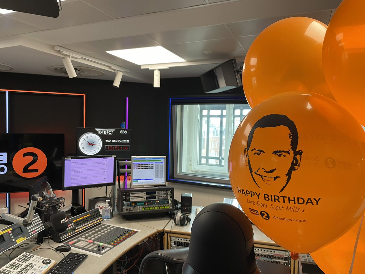 And we’re off! The brilliant @scott_mills is go @BBCRadio2