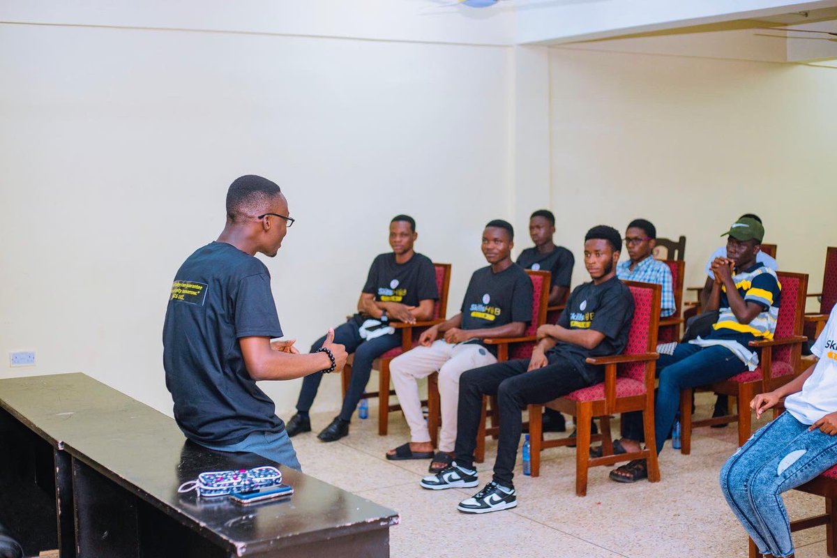 nugs_ucc's tweet photo. In the month of October, 2022, some of the participants of the Local NUGS Skills Hub Initiative had the opportunity to have a fireside chat with the President @banini_k  and executives of the Skills Hub Committee. https://t.co/NOHXpQ1InS