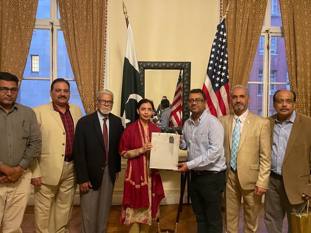 PakinNewYork's tweet photo. CG hosted an interfaith delegation of the 🇵🇰🇺🇸 community. Heartening to see our diaspora’s 👥🤝 unwavering commitment to 🇵🇰. Our best wishes to all those celebating Diwali 🪔 https://t.co/P1fAFDxYUO