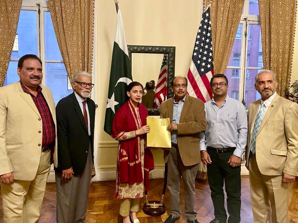 PakinNewYork's tweet photo. CG hosted an interfaith delegation of the 🇵🇰🇺🇸 community. Heartening to see our diaspora’s 👥🤝 unwavering commitment to 🇵🇰. Our best wishes to all those celebating Diwali 🪔 https://t.co/P1fAFDxYUO