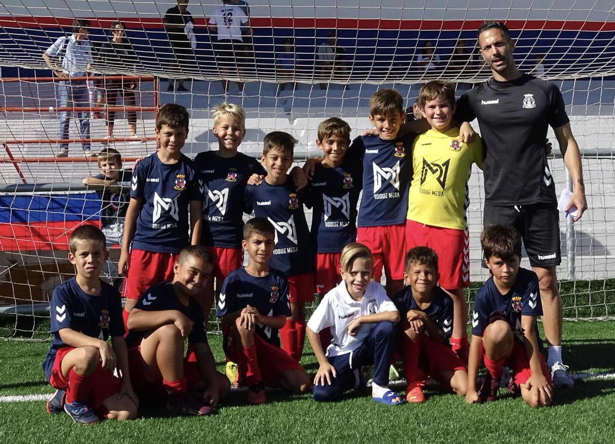 UD_TELDE's tweet photo. ✅ #Abrisajac 1-2 #RegAtl
✅ #Agüimes 2-4 #Juvenil
✅ #JuvenilB 2-1 #Agüimes
❎ #Carrizal 2-2 #Cadete
❌ #CadeteB 2-6 #Univ
❌ #SanFer 5-0 #CadeteC
✅ #Heidelberg - #Infantil
❌ #InfantB - #Doramas
✅ #Valse - #AlevínA
❌ #ATGC - #AlevínB
✅ #BenjA - #UMarina
❌ #Calero - #BenjB https://t.co/44gb40SRYc