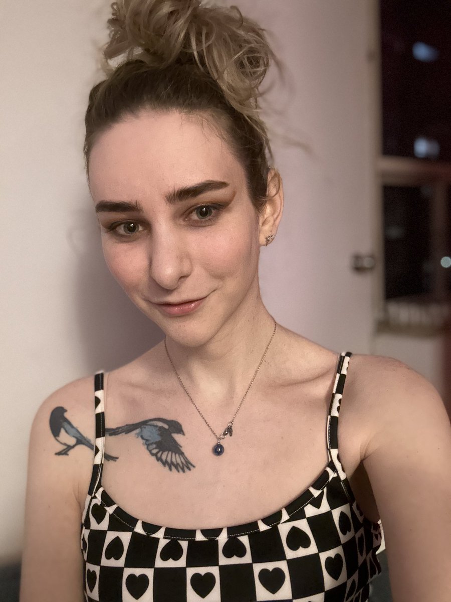 Aoife 🐝 Bee on Twitter: "it's my roommates birthday today did i do okay