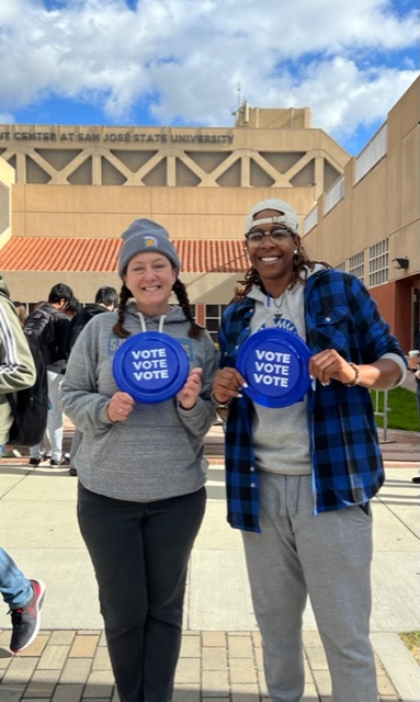 SJSUvotes's tweet image. @Coach_Aphil and @SJSUvotes Director Mary Currin-Percival encouraging you to vote. Spartans, vote and attend @SanJoseStateWBB games!  #sjsuvotes @SJSU @SLSVCoalition @SJSUPrezPerez