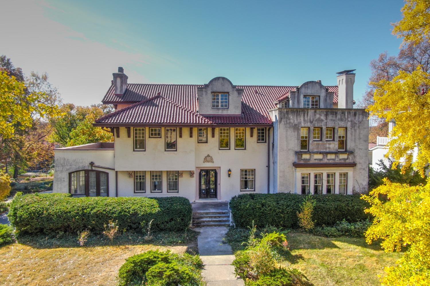 Zillow Gone Wild 🏡 on Twitter "Uhhh here’s an almost 7k square foot