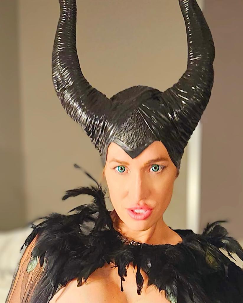 Ms Lina on Twitter "Vote for MsLinaBlackly in the MV Contest Cosplay