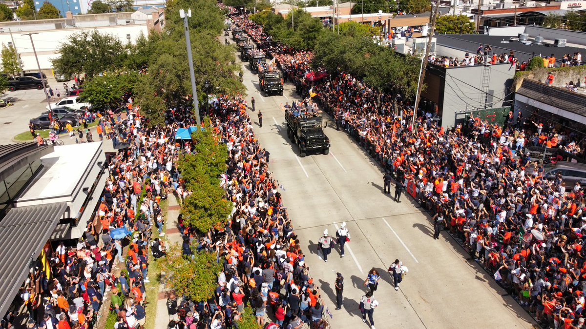 Its8Newerra's tweet photo. Look… I am a Yankees fan but Houston is my home. Congratulations @astros for bringing it home and winning. #LevelUp #houstonastros #WorldSeries2022 https://t.co/UpPaS0HHAP