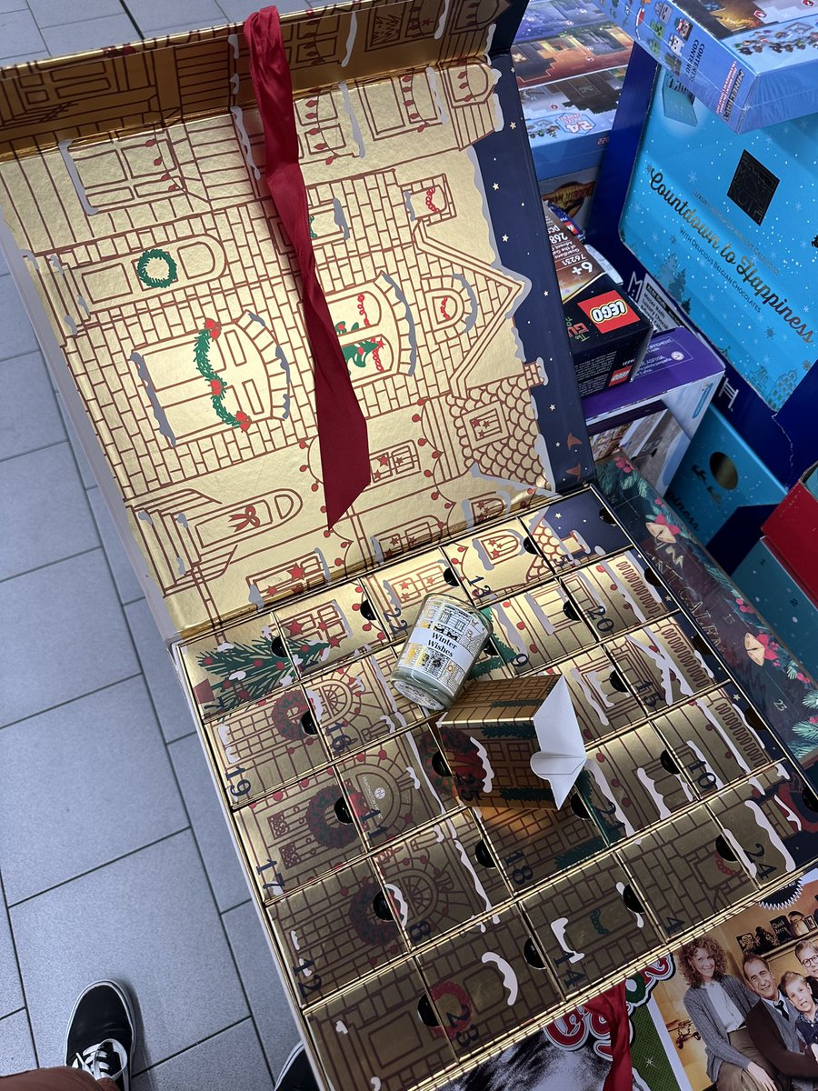 melisdestef's tweet photo. $39.99 for this CANDLE advent calendar that closes with a tied silk ribbon at @AldiUSA but heads up it’s HEAVY https://t.co/zhUuzybN4P