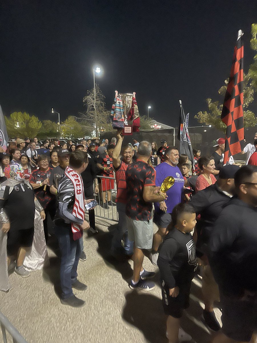 Late night & incredibly busy day, so just getting to post this.  Cheers to @Crocketteers for Sunday night’s fabulous tailgate w/ @alliance_210 & @MissionCity_118.  The Bunker was electric & @SanAntonioFC’s victory historic.  Man, what a night. #FinishTheFight #SundayNightIsComing