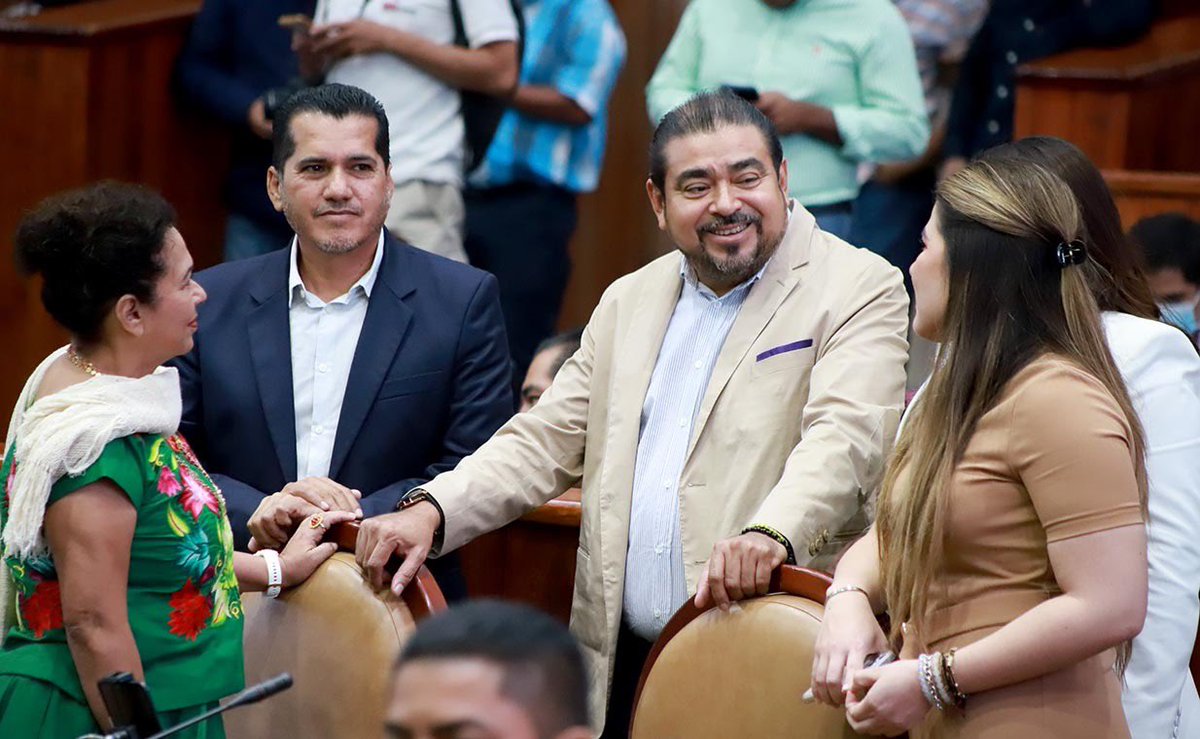 _AvilesAlvarez's tweet photo. Las y los diputados de la fracción parlamentaria del @PRIOaxaca_ presentes en la sesión #Extraordinaria correspondiente al primer año legislativo.

¡Terminó la #Sesión! Pero continuamos trabajando en favor de las y los oaxaqueños. https://t.co/8DbR4MI9Wy