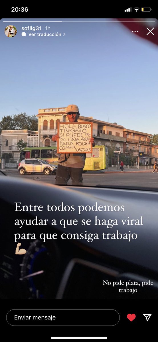 no suelo hacer este tipo de comentarios, pero la verdad creo que todavía existe gente en este país que piensa igual que yo! Este hombre lleva más de 3 meses parado en PLAZA CUBA pidiendo nada más que alguien le dé una mano para tener un trabajo.  Ni una moneda ni nada, un trabajo