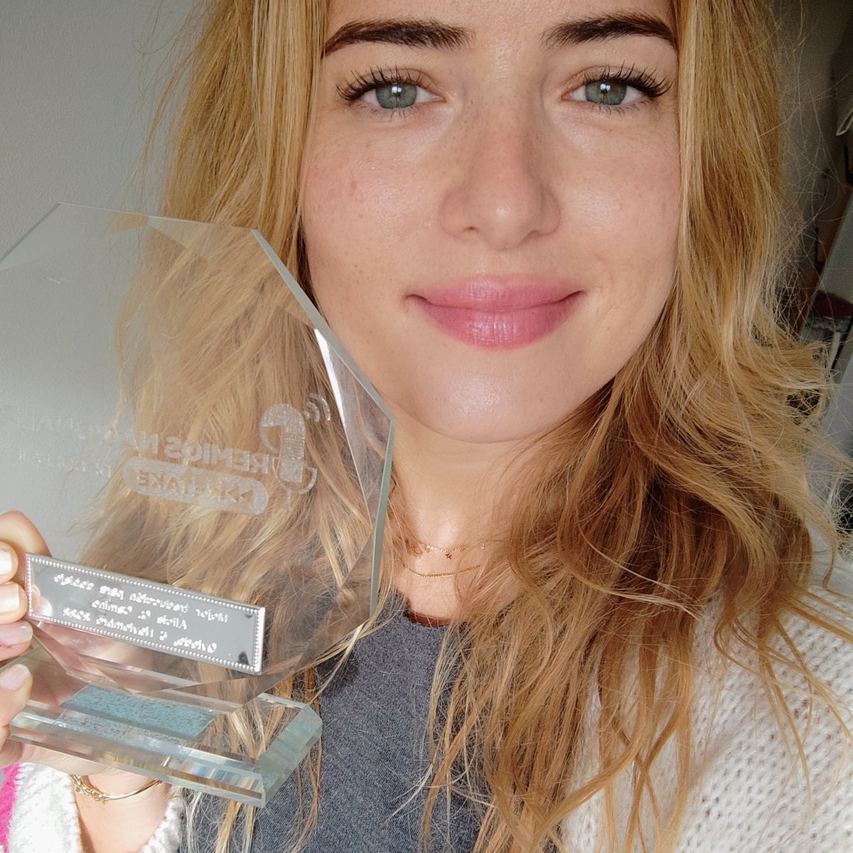 Gracias a los @PremiosReTake por incluir la categoría de traducción en sus Premios Nacionales al Doblaje. 👏👏👏
¡Y por considerar que mi traducción de "María, reina de Escocia" se merecía uno!🥰
¡Qué bien lo pasamos en Oviedo!