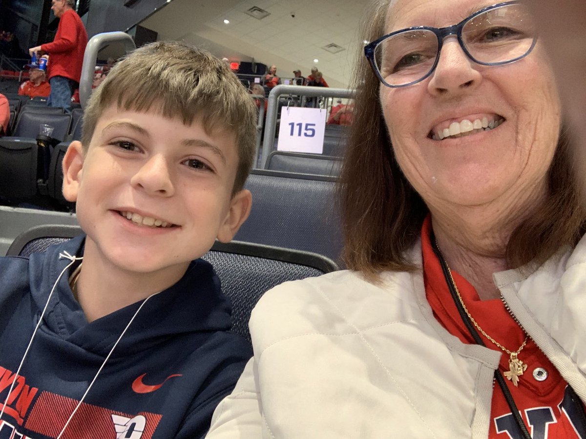UDflyerette's tweet photo. Waiting for a Flyer win #Dayton 6th https://t.co/7X846ShKE4
