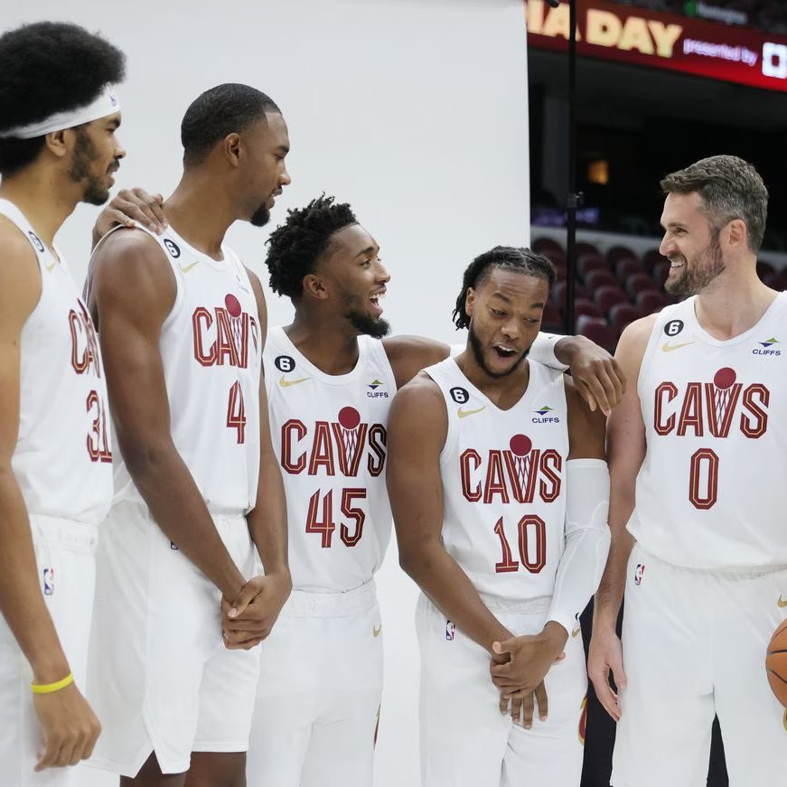LegionHoops's tweet photo. LeBron on the Cavs:

“I’m looking at their roster and don’t see too many guys all over social media, showing off that they’ve got this and they’ve got that. Just a bunch of guys that come to work and just want to play ball.”

(via @ChrisFedor, https://t.co/en4dAm4xrO) https://t.co/ZTcIOCeMxB