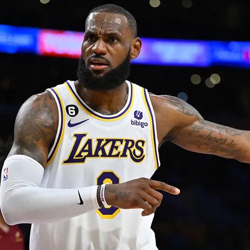 LegionHoops's tweet photo. LeBron on the Cavs:

“I’m looking at their roster and don’t see too many guys all over social media, showing off that they’ve got this and they’ve got that. Just a bunch of guys that come to work and just want to play ball.”

(via @ChrisFedor, https://t.co/en4dAm4xrO) https://t.co/ZTcIOCeMxB