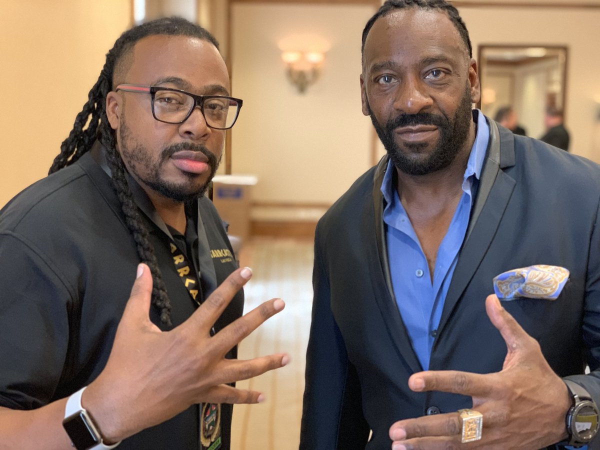 MrWrightWays's tweet photo. These photos of me and @BookerT5x are 20 years apart @bradgilmore #canyoudigTHAT #GOODT https://t.co/YiCpFZTSQZ