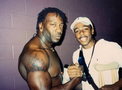 MrWrightWays's tweet photo. These photos of me and @BookerT5x are 20 years apart @bradgilmore #canyoudigTHAT #GOODT https://t.co/YiCpFZTSQZ
