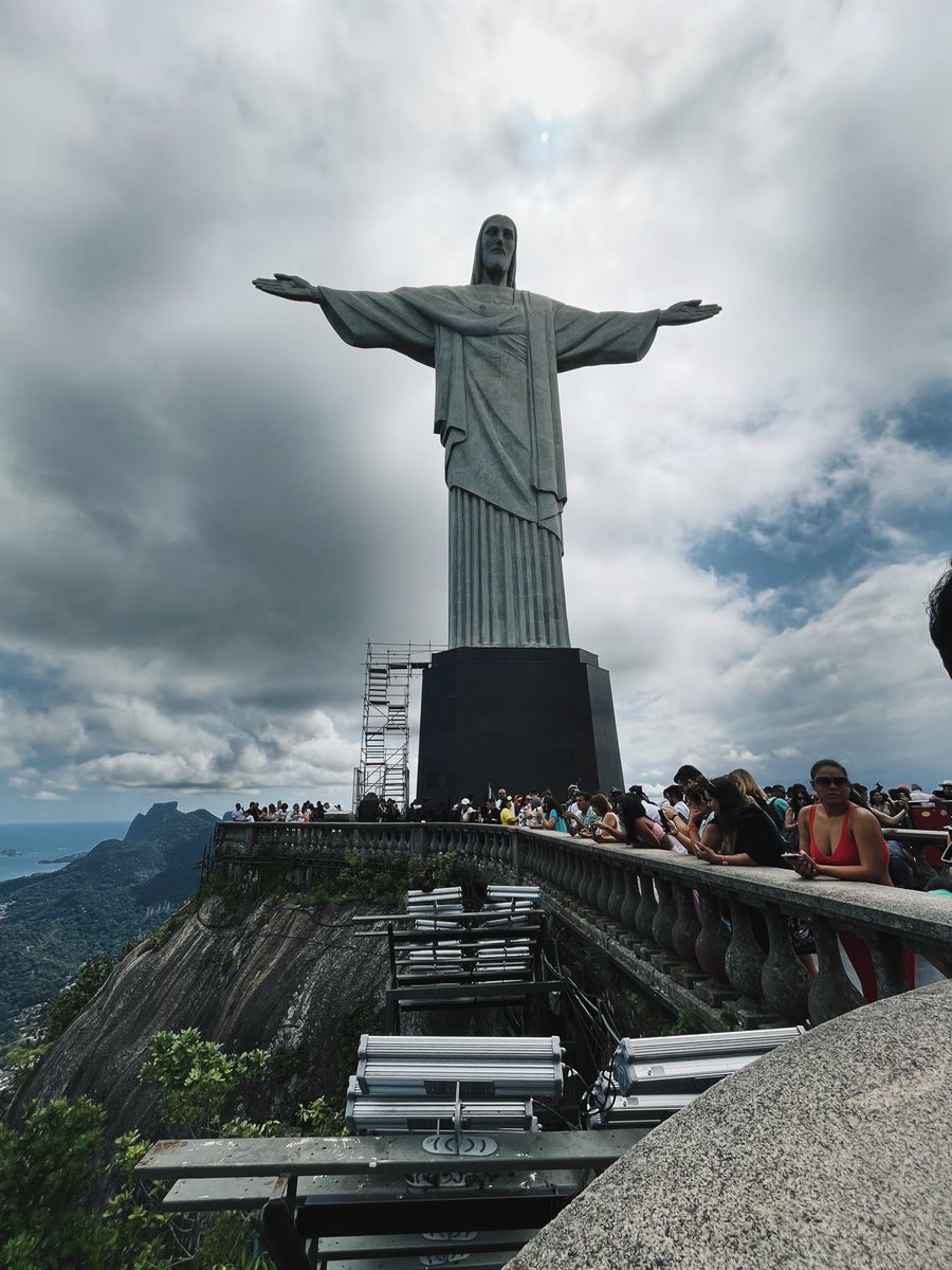 emileeriches's tweet photo. my dumb ass scrambled all the way up to Christ the redeemer in teva sandals but I feel so accomplished for finishing it!! https://t.co/98ujk3LhOm