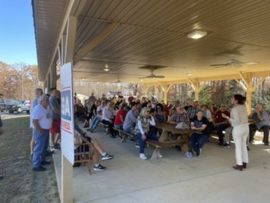 yestoyeslii's tweet photo. Lunch time rally in King George reminded me that strong families are the foundation of our Country. Tomorrow’s election is so critical to preserving the rights of parents &amp; children here in the Commonwealth &amp; throughout our republic. 

Tomorrow, vote your values Virginia!❤️🇺🇸 https://t.co/0aBNggUuog