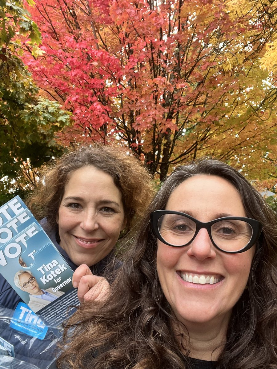 Red trees blue state🗳️🗳️🗳️💯 LFG get your ballot in for <a href="/TinaKotek/">Tina Kotek</a>