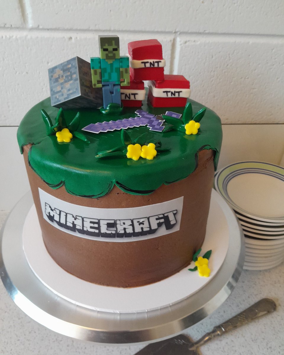 temptationcakez's tweet photo. Minecraft coolness! #aucklandcakes https://t.co/ZQcVkNRnsT