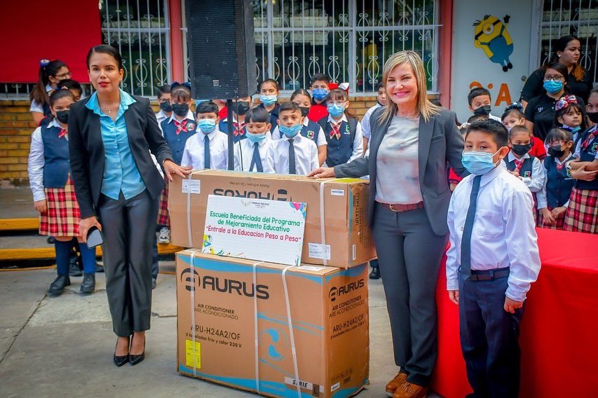 normaltrevino's tweet photo. ¡Buenos días! ☀️ 
En la primaria “Miguel Hidalgo y Costilla” iniciamos  semana laboral  con Saludo a la Bandera 🇲🇽 llevando, así como cada lunes los programas “Todos a la Escuela” y “Éntrale a la Educación Peso a Peso”.
#VamosJuntos  #coNTodo #TodosaLaEscuela #EntraleaLaEducacion https://t.co/WPuTJyuqgD