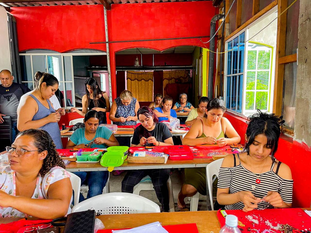 AlcaldiaCongo's tweet photo. Nos complace ver el aprendizaje que día a día adquieren nuestros Congolenses, en los diferentes talleres vocacionales. 😎❤ https://t.co/x2SBrcLNlF