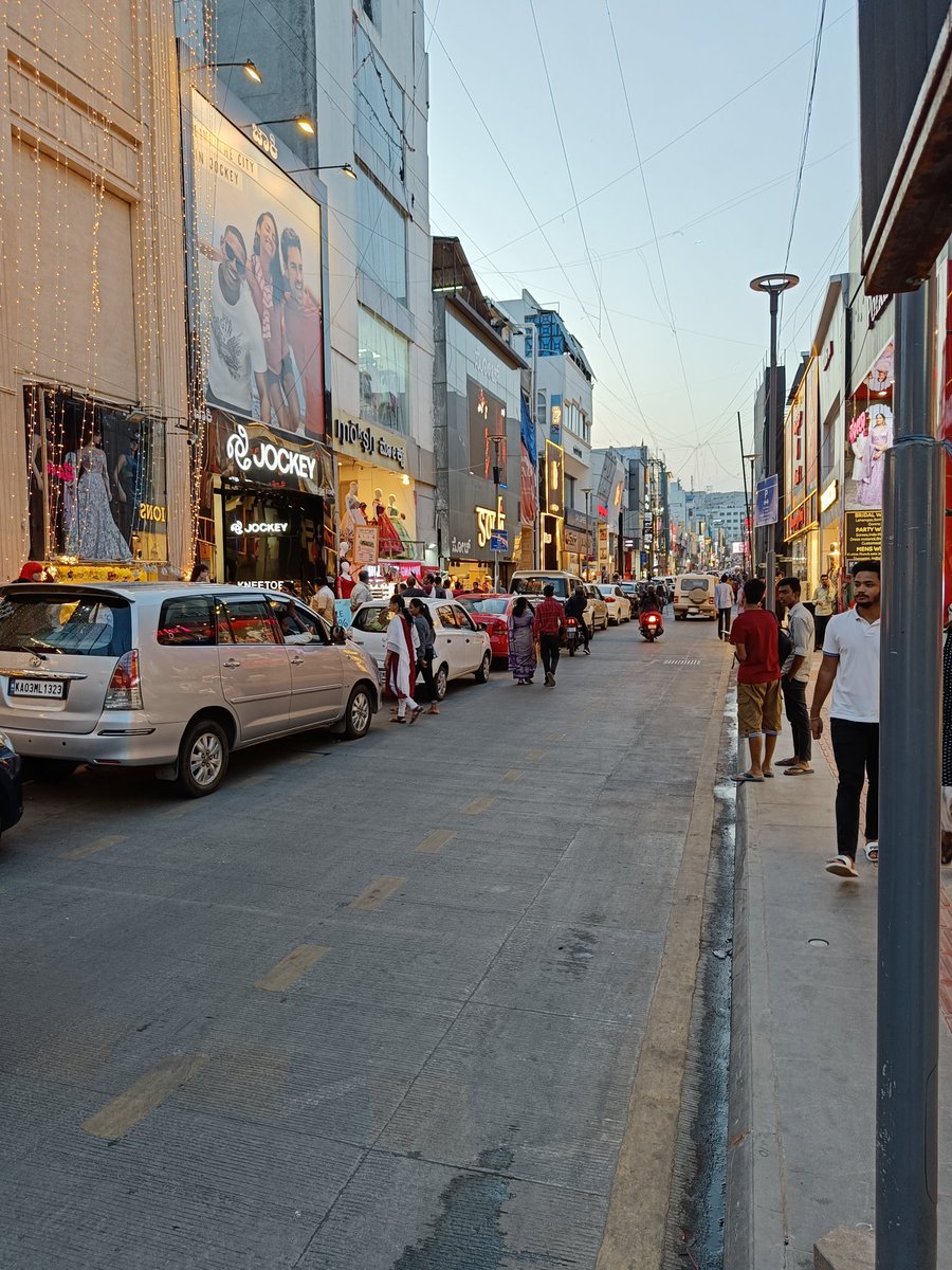 Sadakath_mk's tweet photo. Commercial Street https://t.co/D4yGkJPkZu