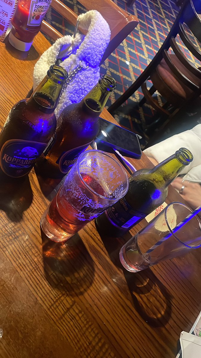 who’s gonna refill our drinks? • findom findomuk spoonspigs paypig cashcow•