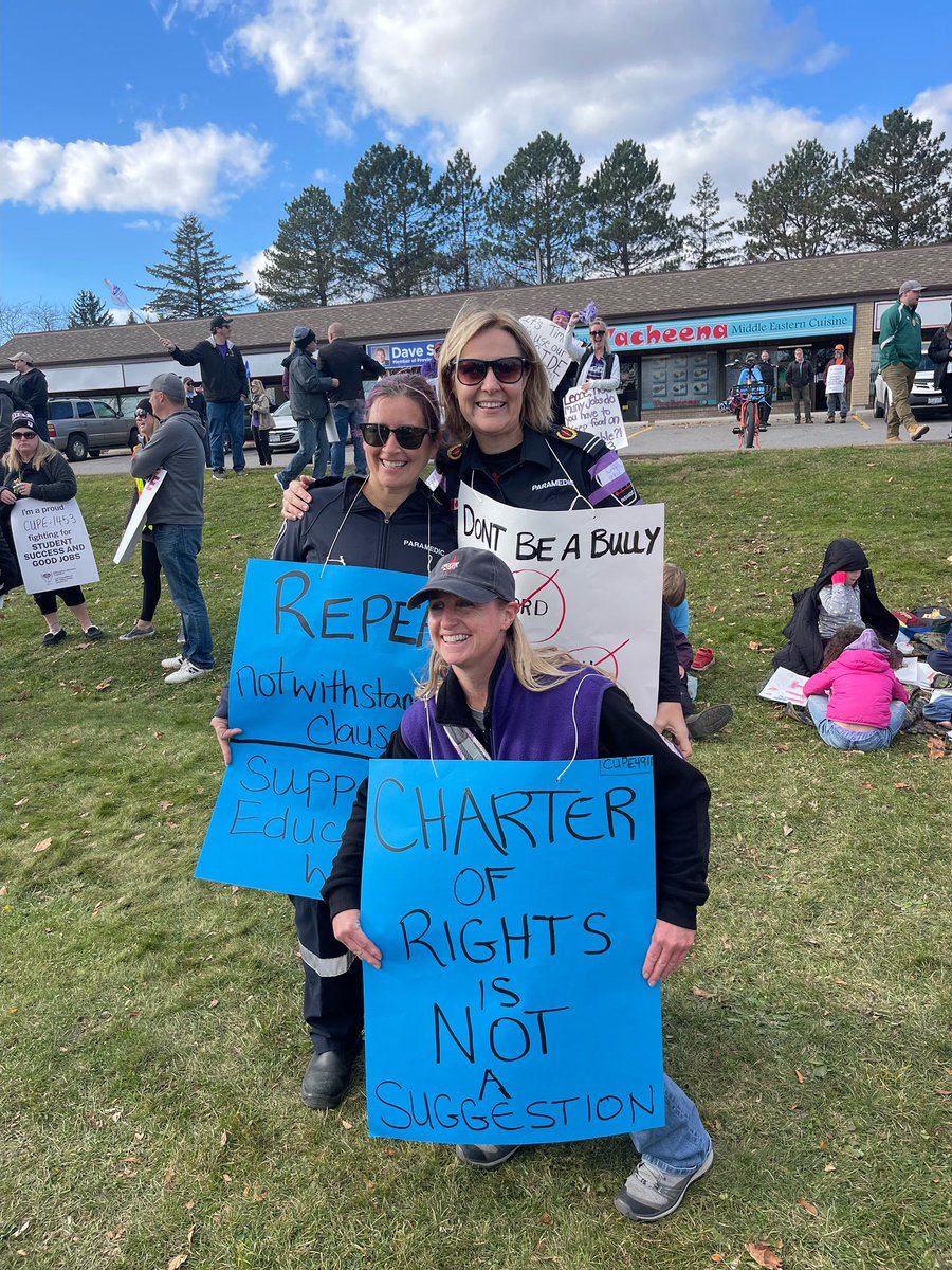 cupe4911's tweet photo. Showing our support! #istandwithcupe https://t.co/zUuxsKpeEo