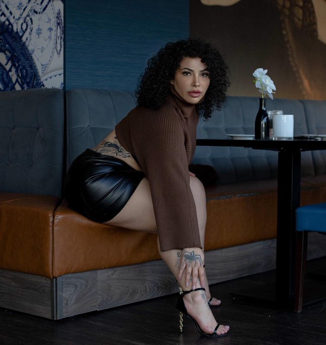 Watch Azita's leaked NSFW photo on TwXstars