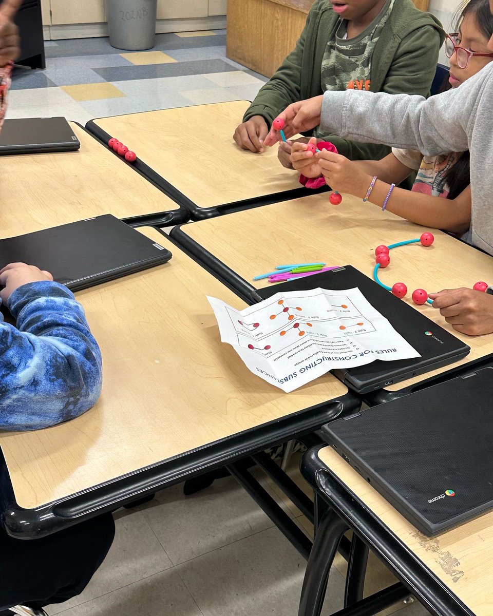 In 5th grade science class with Ms. Wilkins, we used models to show states of matter #PridePassionPurpose <a href="/DrChooseJoy/">joy dorsey-whiting</a> <a href="/robsanchez23/">Robert Sanchez</a>