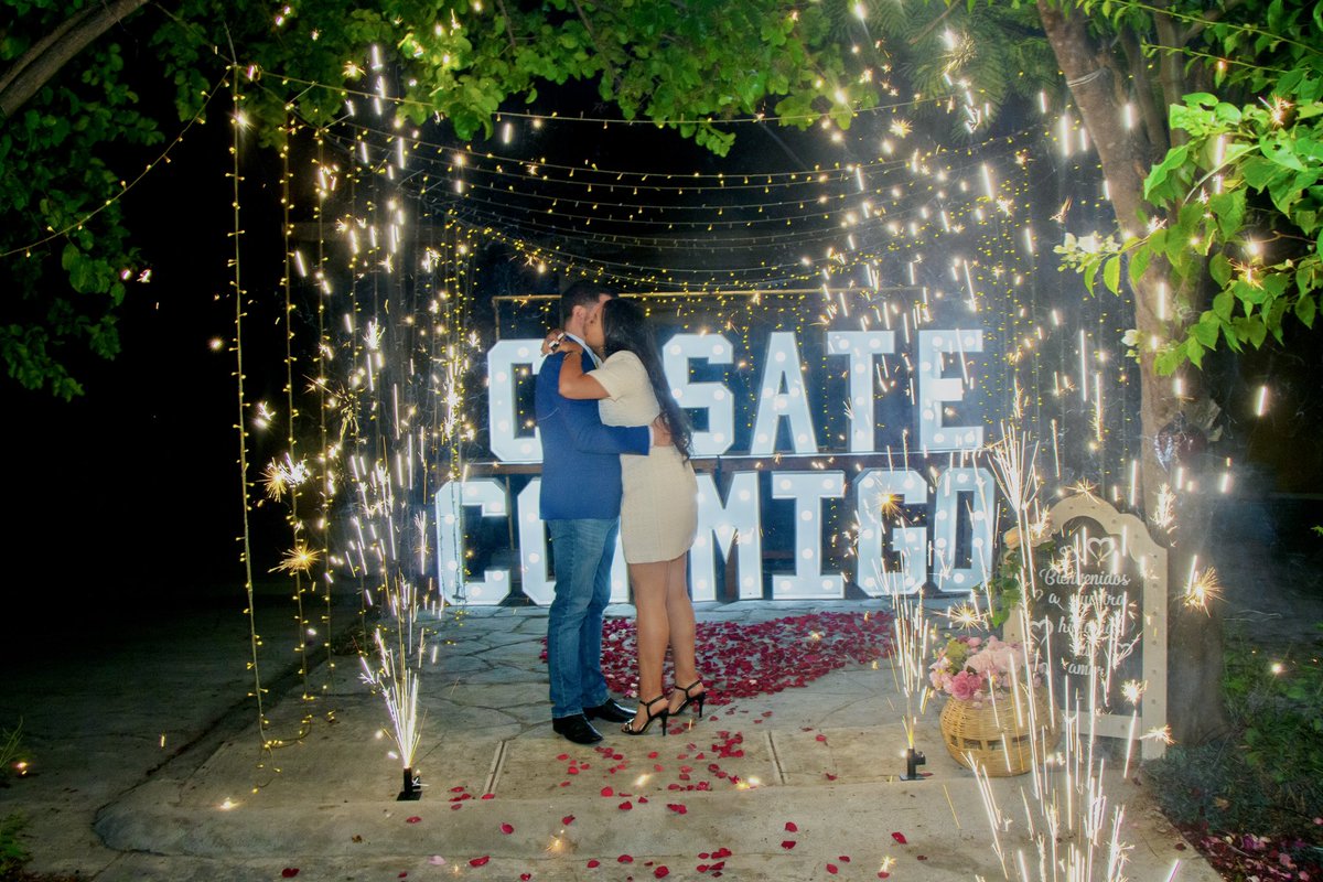 dianahdzz_'s tweet photo. Me voy a casar con el amor de mi vida!! 🤍💍 https://t.co/HXYTZEqQe9