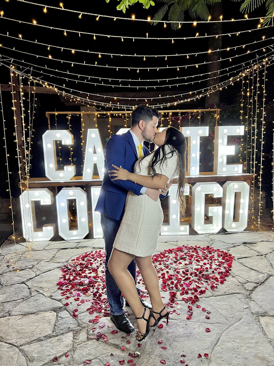 dianahdzz_'s tweet photo. Me voy a casar con el amor de mi vida!! 🤍💍 https://t.co/HXYTZEqQe9