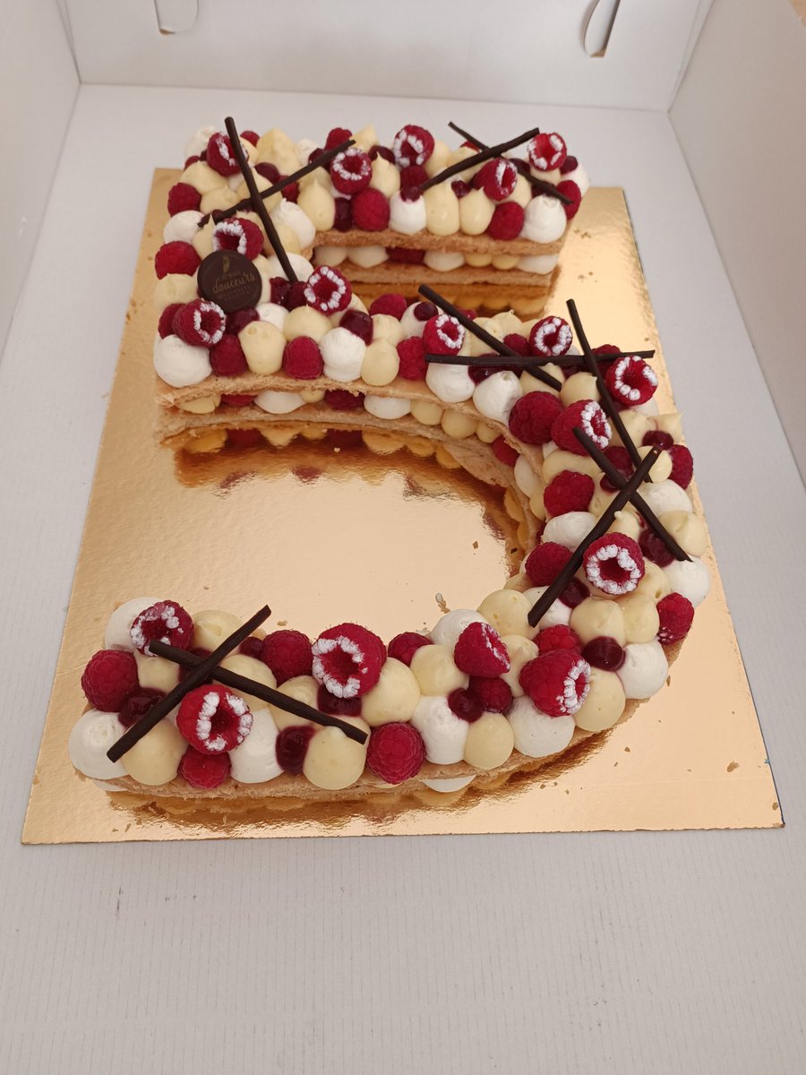 Sebastien BLAISOT (@sebblaisot) on Twitter photo Pour mes 5 ans chez <a href="/cozycloud/">Cozy Cloud</a> j'ai eu un superbe gâteau 🥰
Il est délicieux.
Et si toi aussi tu aimes les gâteaux, n'hésite pas à postuler pour nous rejoindre ! welcometothejungle.com/fr/companies/c… Pour mes 5 ans chez <a href="/cozycloud/">Cozy Cloud</a> j'ai eu un superbe gâteau 🥰
Il est délicieux.
Et si toi aussi tu aimes les gâteaux, n'hésite pas à postuler pour nous rejoindre ! welcometothejungle.com/fr/companies/c…