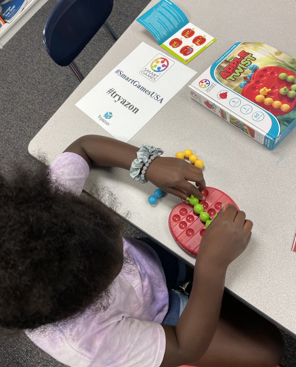 SmartGamesUSA's tweet image. Happy Monday! Playing SmartGames with schoolmates is a great way to bond. 😍

#funandengaging #playitsmart #smartgames