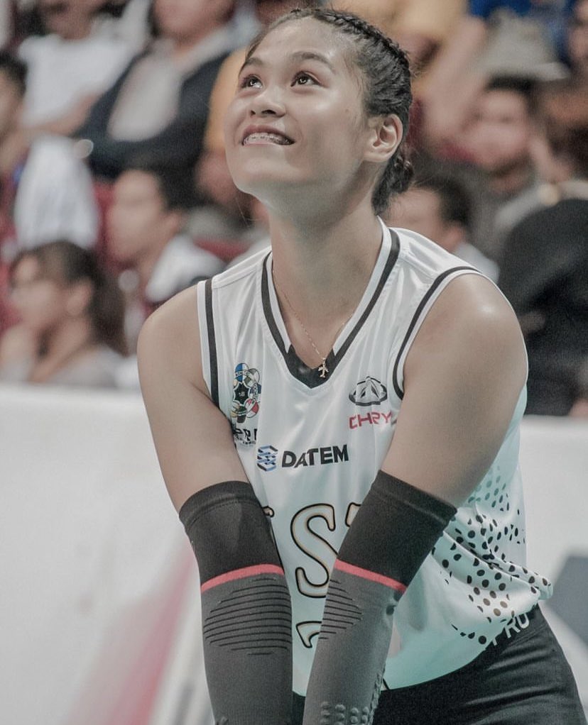 USTWVTPage's tweet photo. When a Tigress smiles, you know that she’s oozing with power and confidence. Beware. Run. Happy Birthday to our @ysajimenez_! We love seeing you smile like that. Tapang at puso? Lalaban hanggang dulo! 💛⚡️🐯 #HappyBirthdayYsaJimenez https://t.co/Y5okfXZSVr